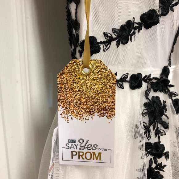 🎉🎉🎉HOST PICK!!! 🎉🎉🎉TLC Say Yes Created For Macy’s Black & White Long Formal Gown - Picture 12 of 16